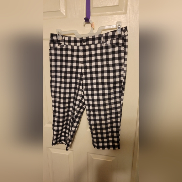 St. John's Bay Pants - St. John's Bay Black and White Plaid Capri Pants